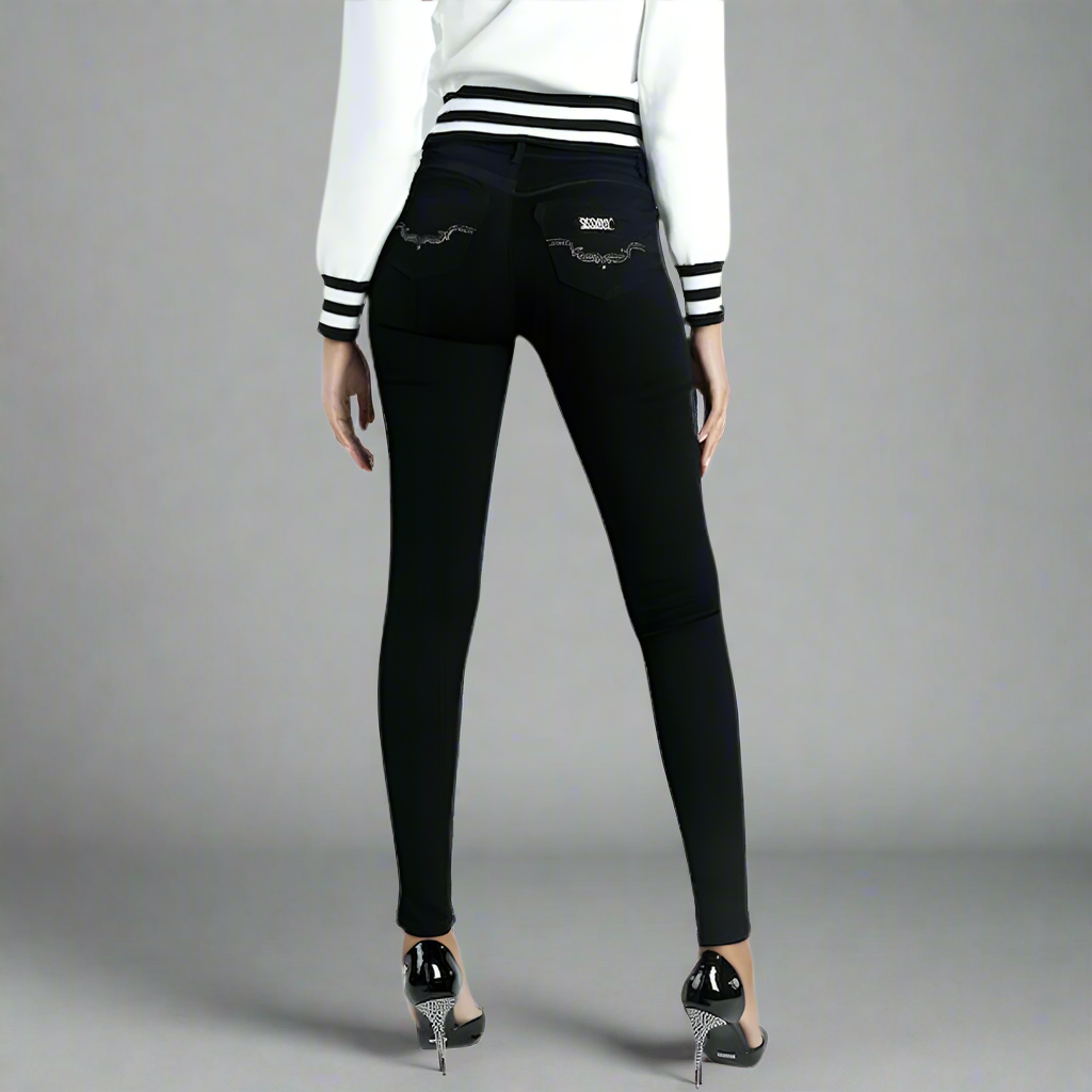 Avery - Basic Black Jeans