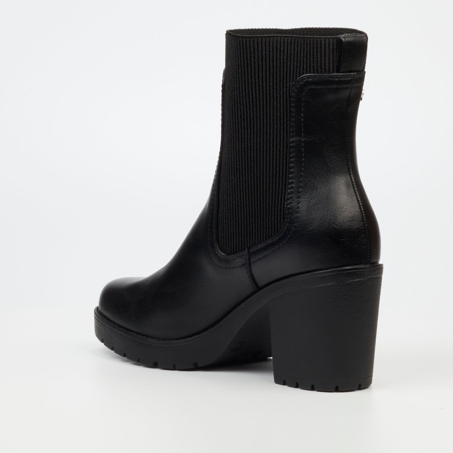 Black slip-on boots with comfort sock and 5.5 cm heel by Butterfly Feet.