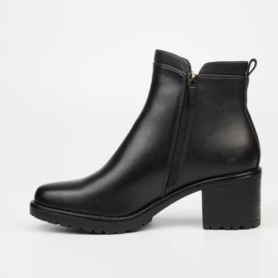 Stylish Butterfly Feet block heel boot in black