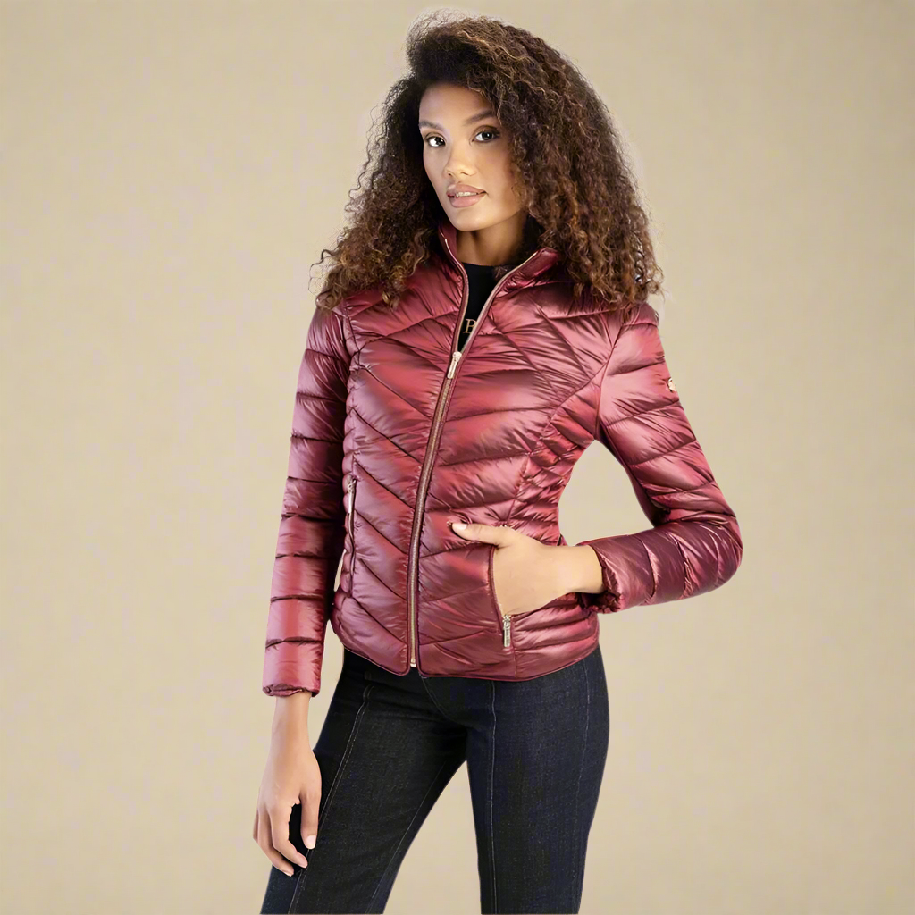 Sissy Boy Ravila burgundy quilted puffer jacket with front zipper and sleek design, perfect for casual winter wear.