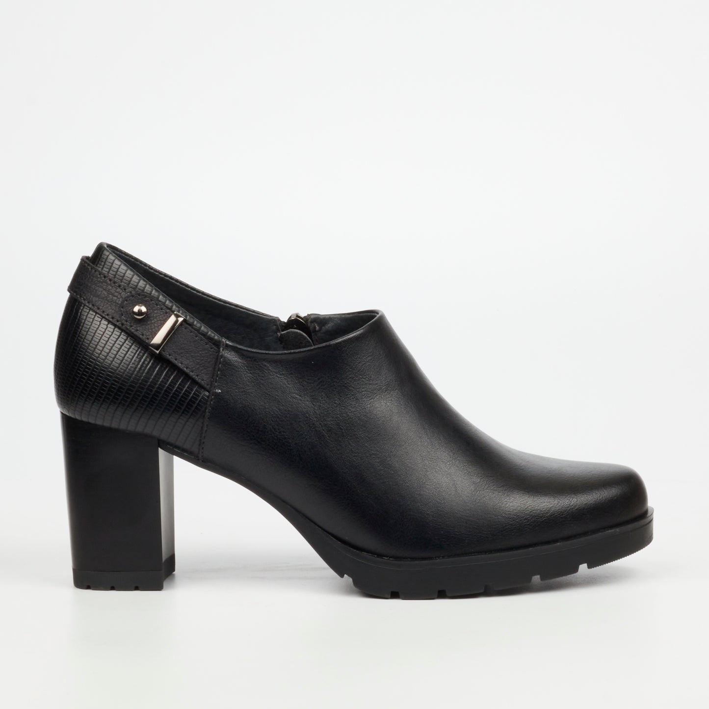 Black Butterfly Feet Kylin 2 ankle boots with round toe and block heel.