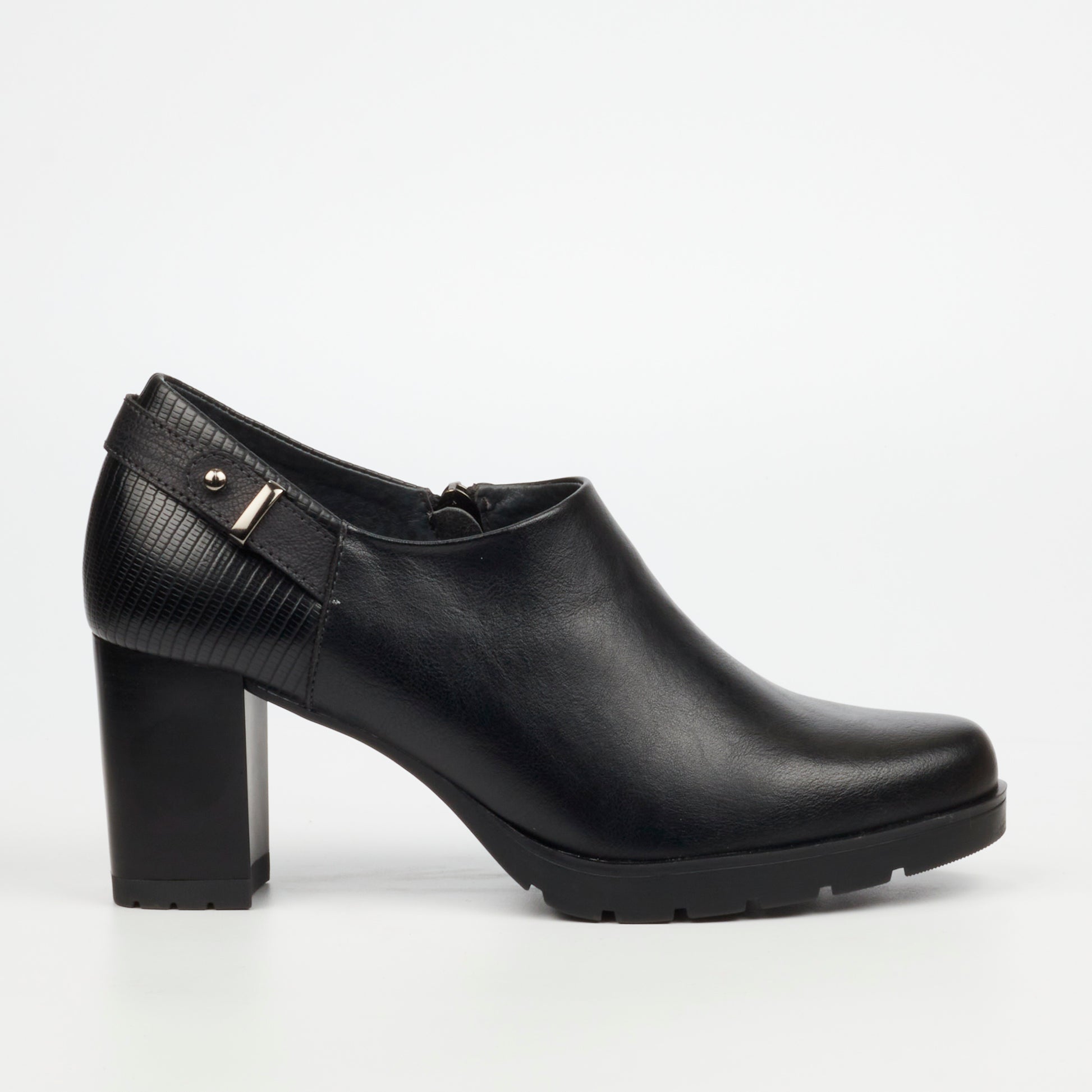 Black Butterfly Feet Kylin 2 ankle boots with round toe and block heel.