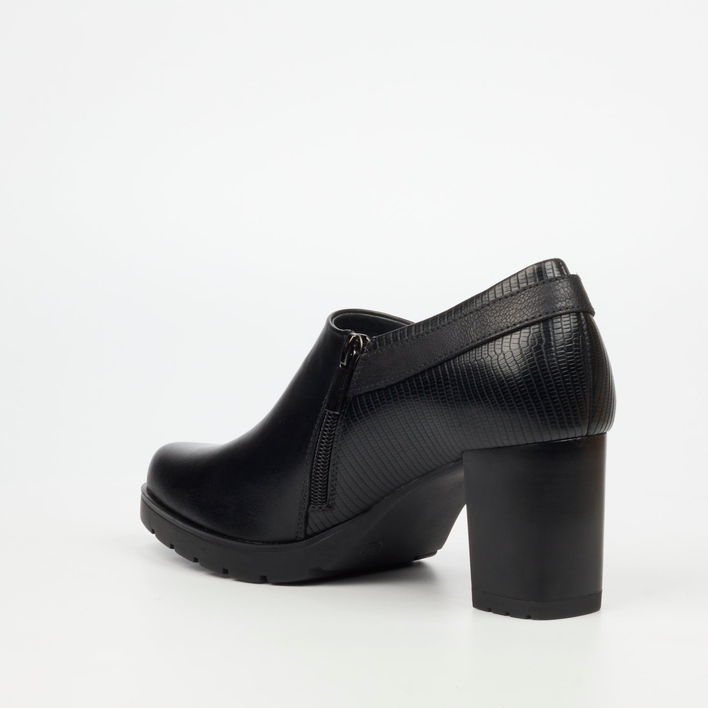 Sleek Kylin 2 ankle boots in black with round toe and sturdy block heel for everyday wear.