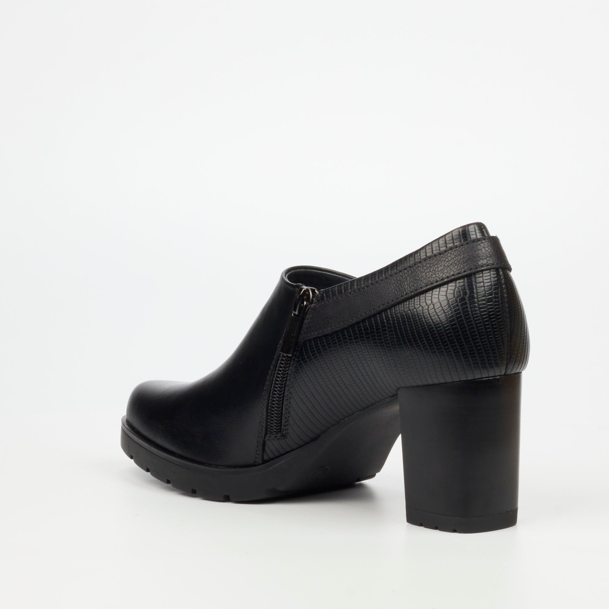 Sleek Kylin 2 ankle boots in black with round toe and sturdy block heel for everyday wear.