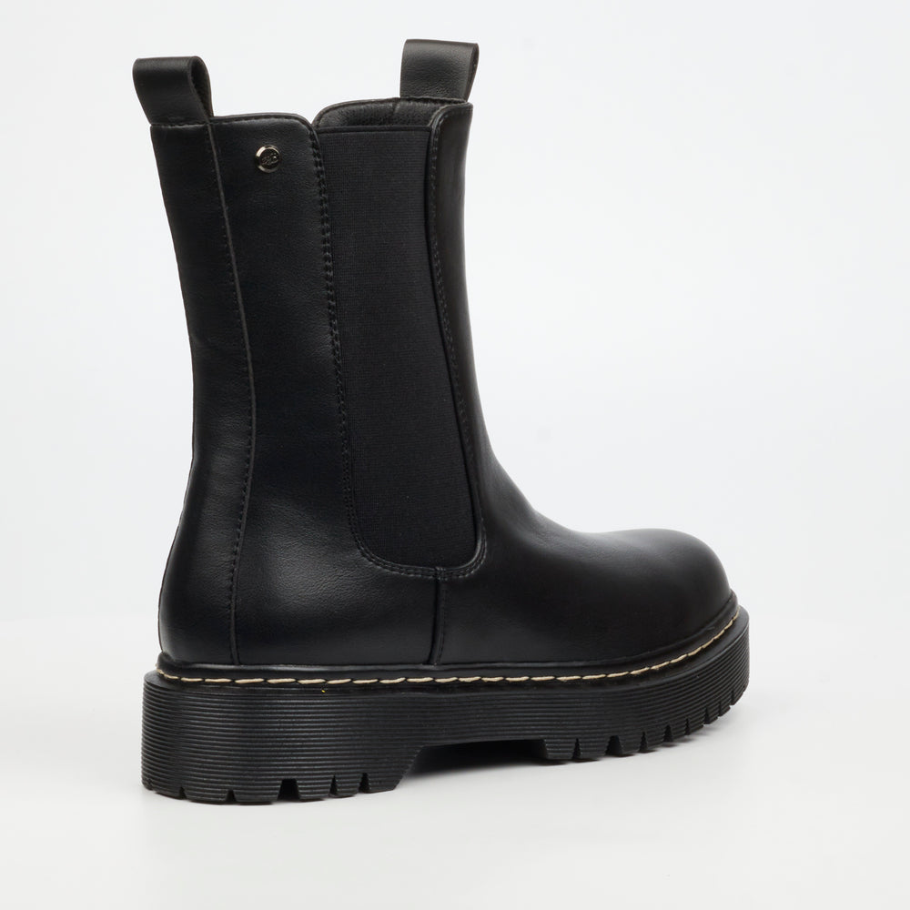 Women’s black Chelsea boot with side gusset and zip closure