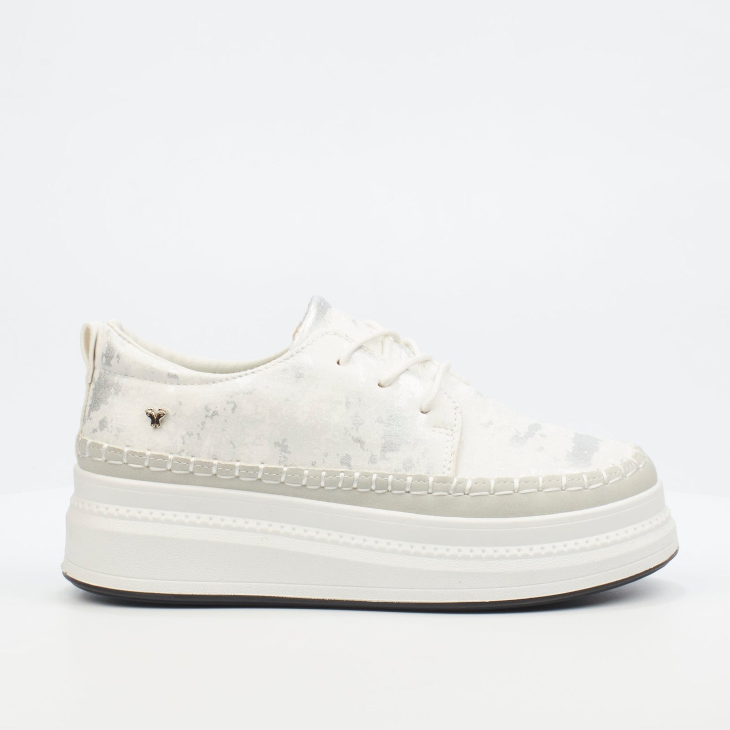 White Butterfly Feet Senhora 14 sneaker with textured design and platform sole, featuring a subtle butterfly emblem for added elegance.
