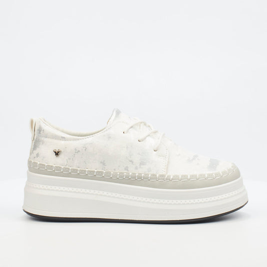 White Butterfly Feet Senhora 14 sneaker with textured design and platform sole, featuring a subtle butterfly emblem for added elegance.