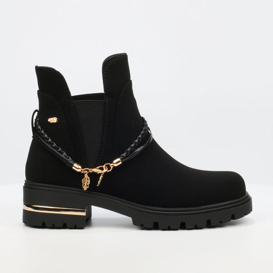 Miss Black Ankle Boot with Chunky Lug Sole and Metallic Detail – Stylish and comfortable Vadar 3 bootie featuring a bold sole and subtle metallic accents.