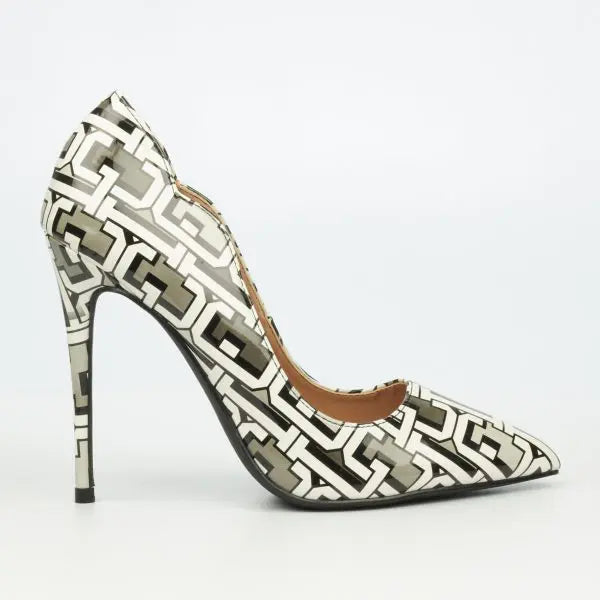 Lou 5 - High Heel Court