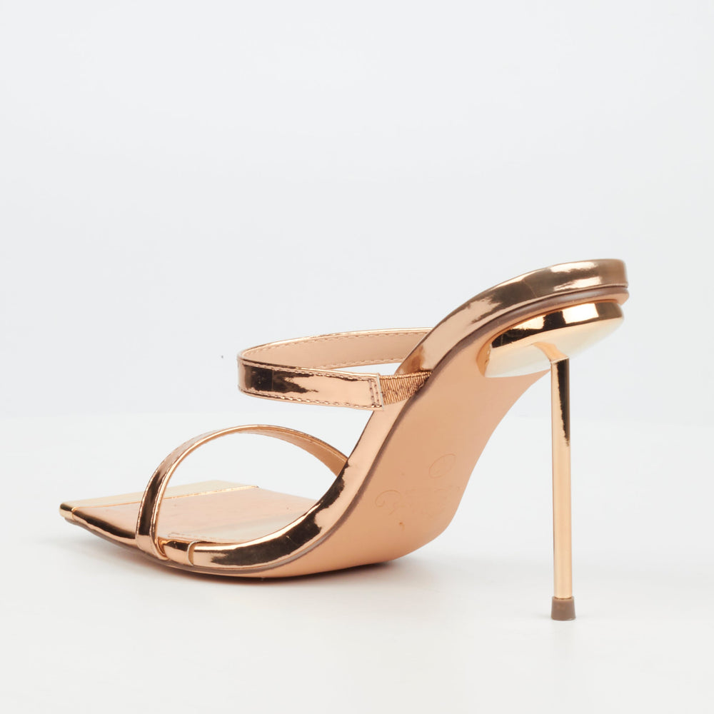 Swing 1 - Miss Black Heel
