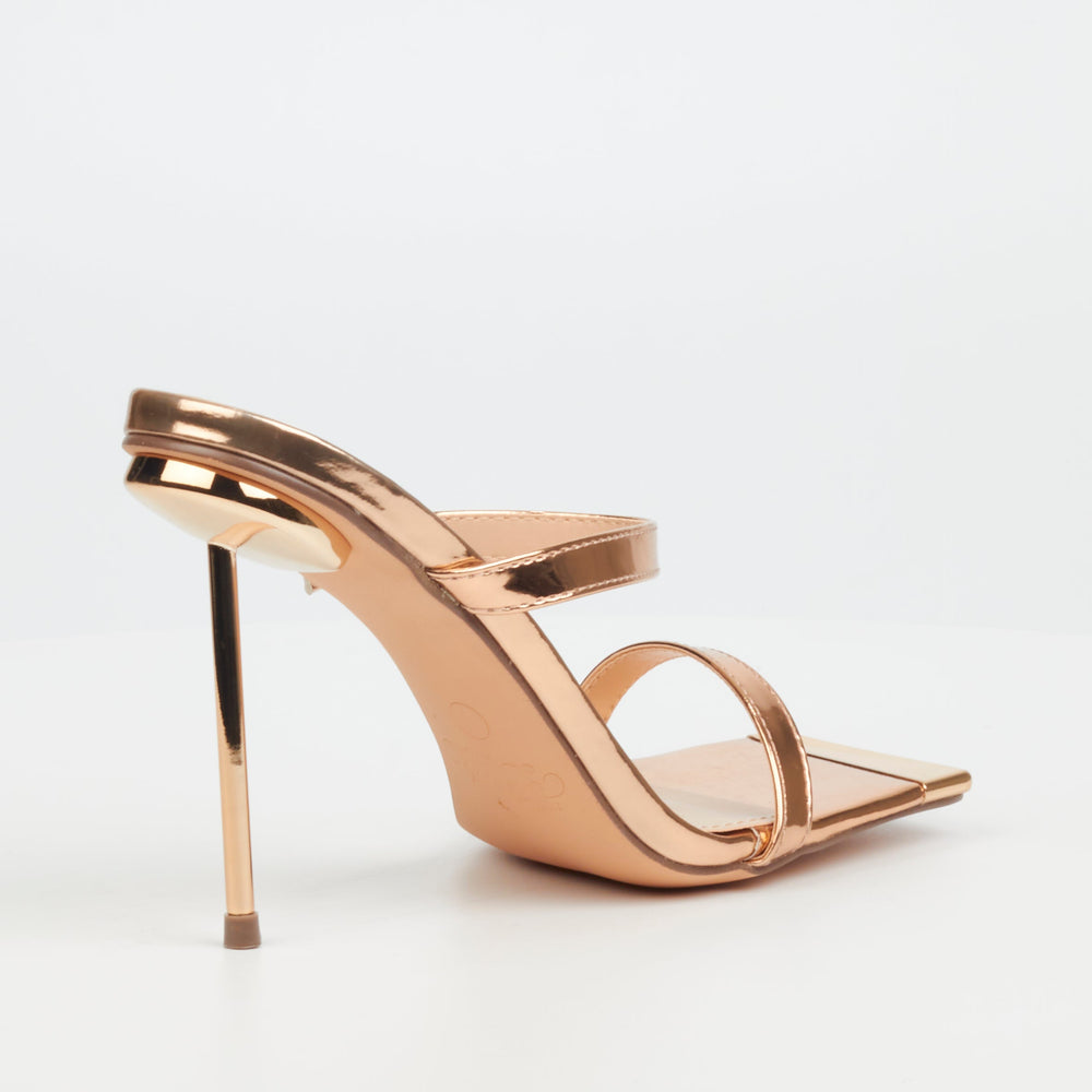 Swing 1 - Miss Black Heel